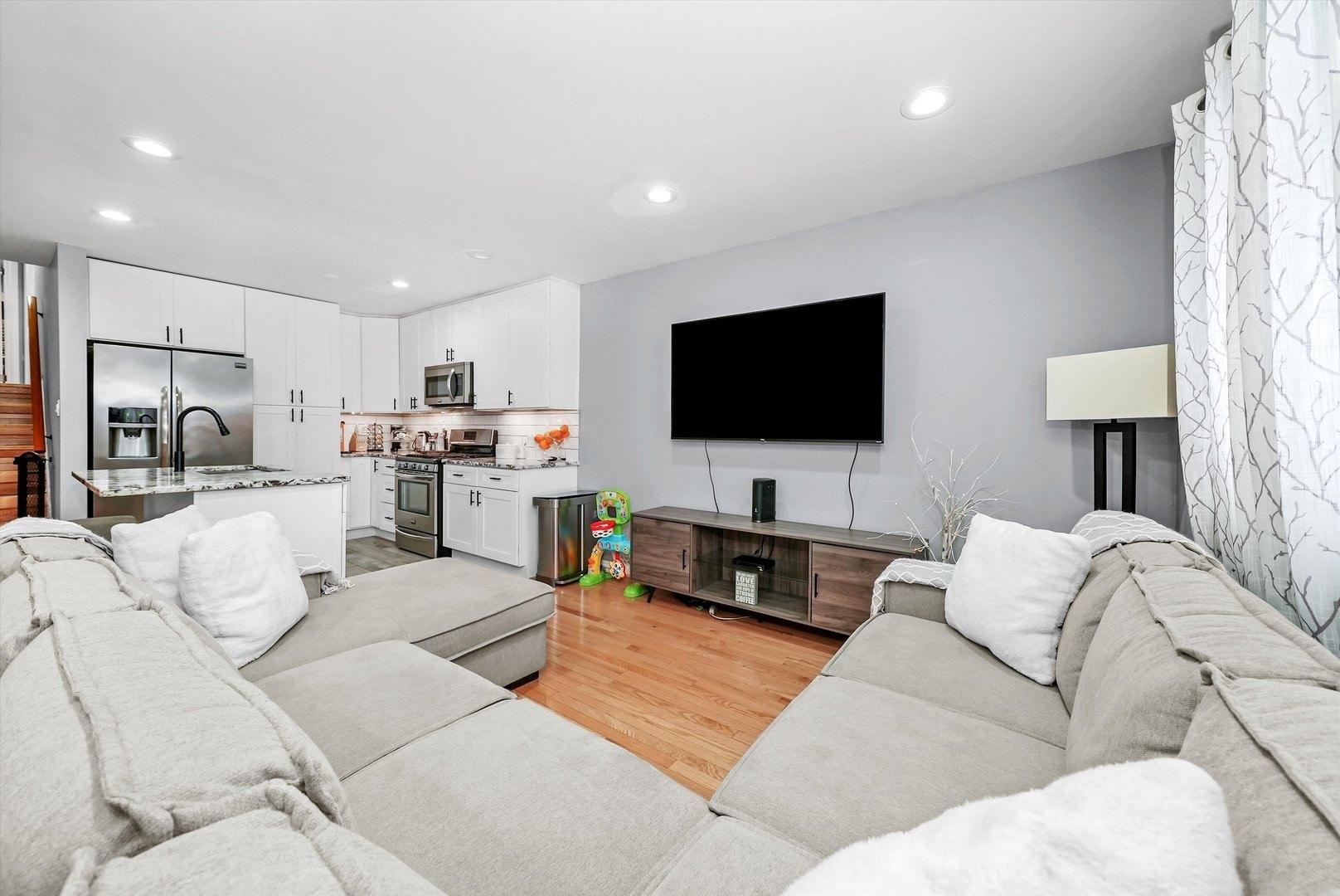 S Wood St, Chicago, IL 60609