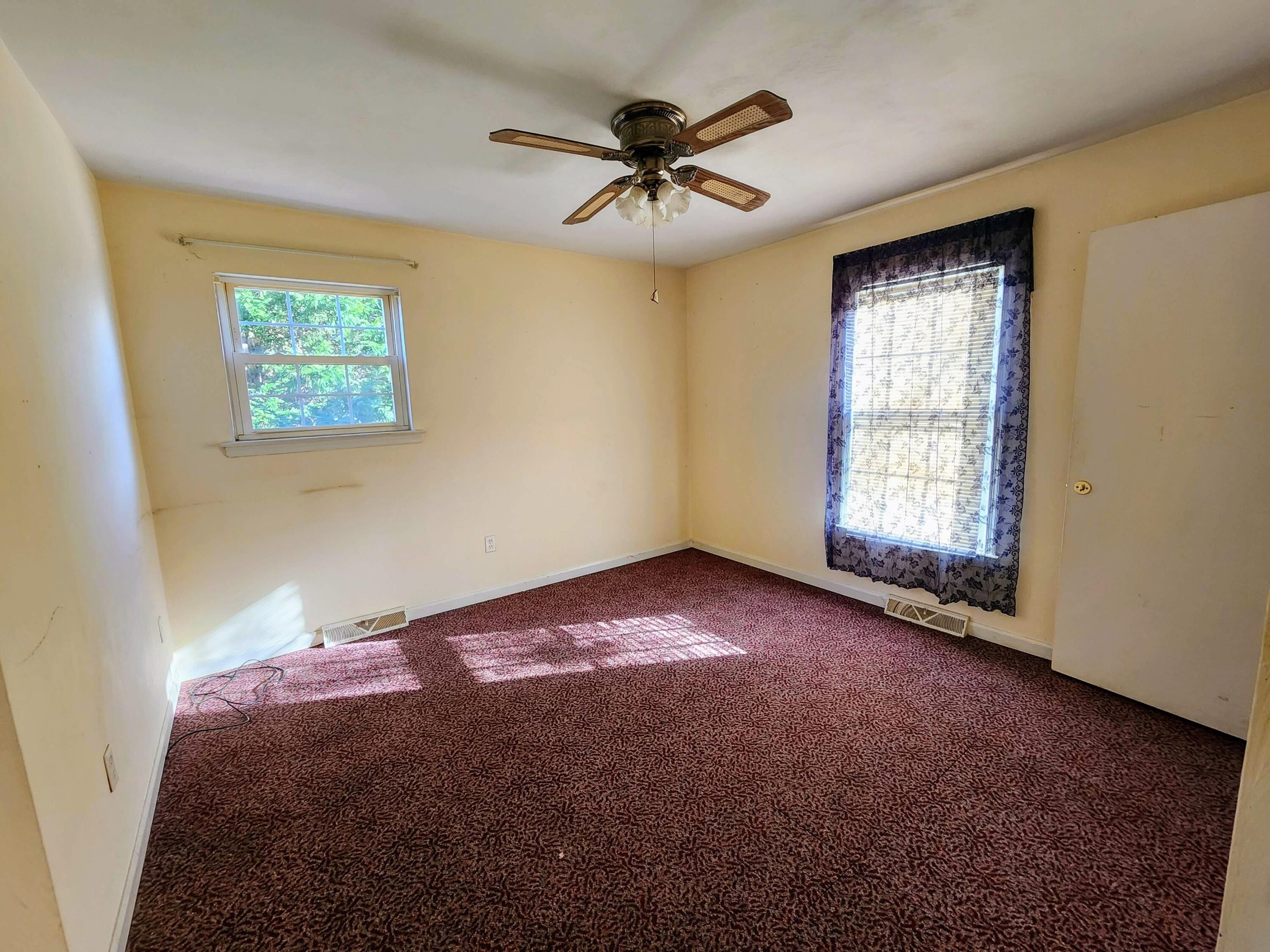 Chivas Dr, Roanoke, VA 24019
