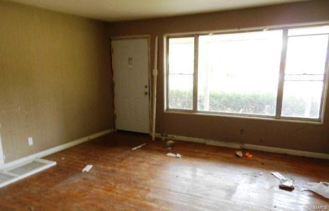 Monarch Dr, Saint Louis, MO 63136