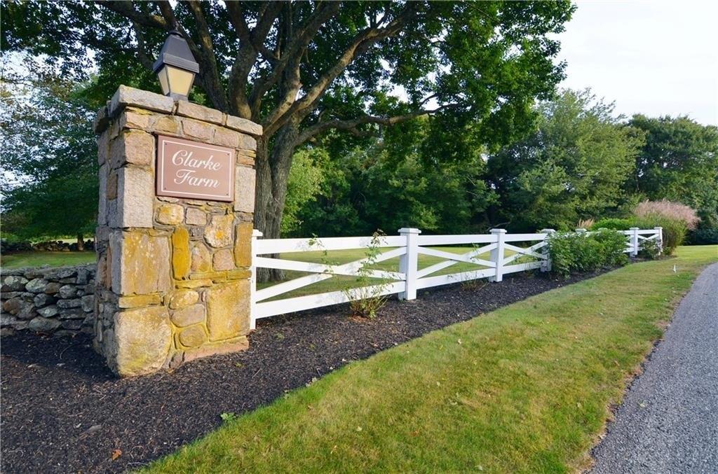 Fox Dr, Narragansett, RI 02882