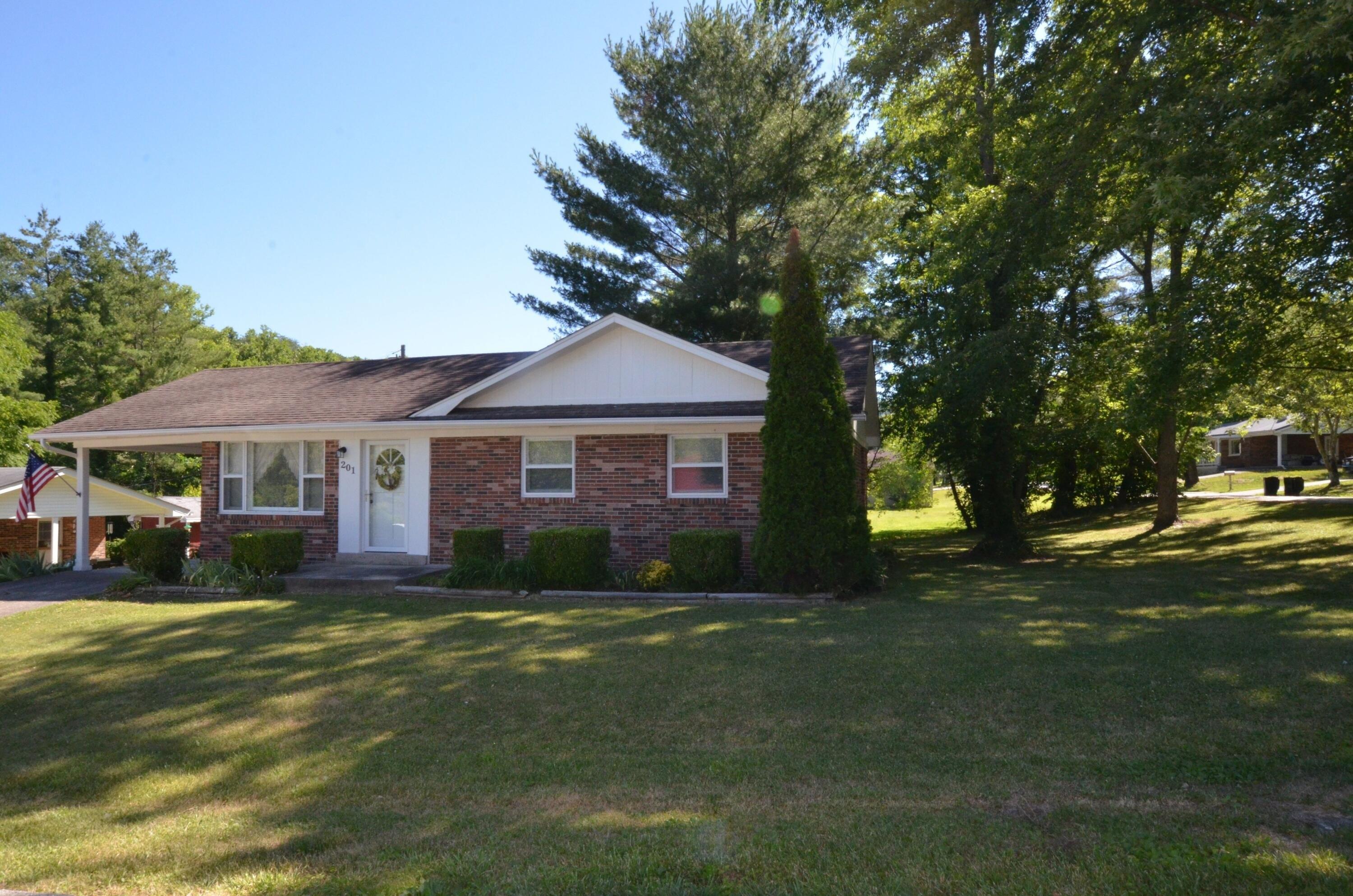 Scott Ct, Irvine, KY 40336
