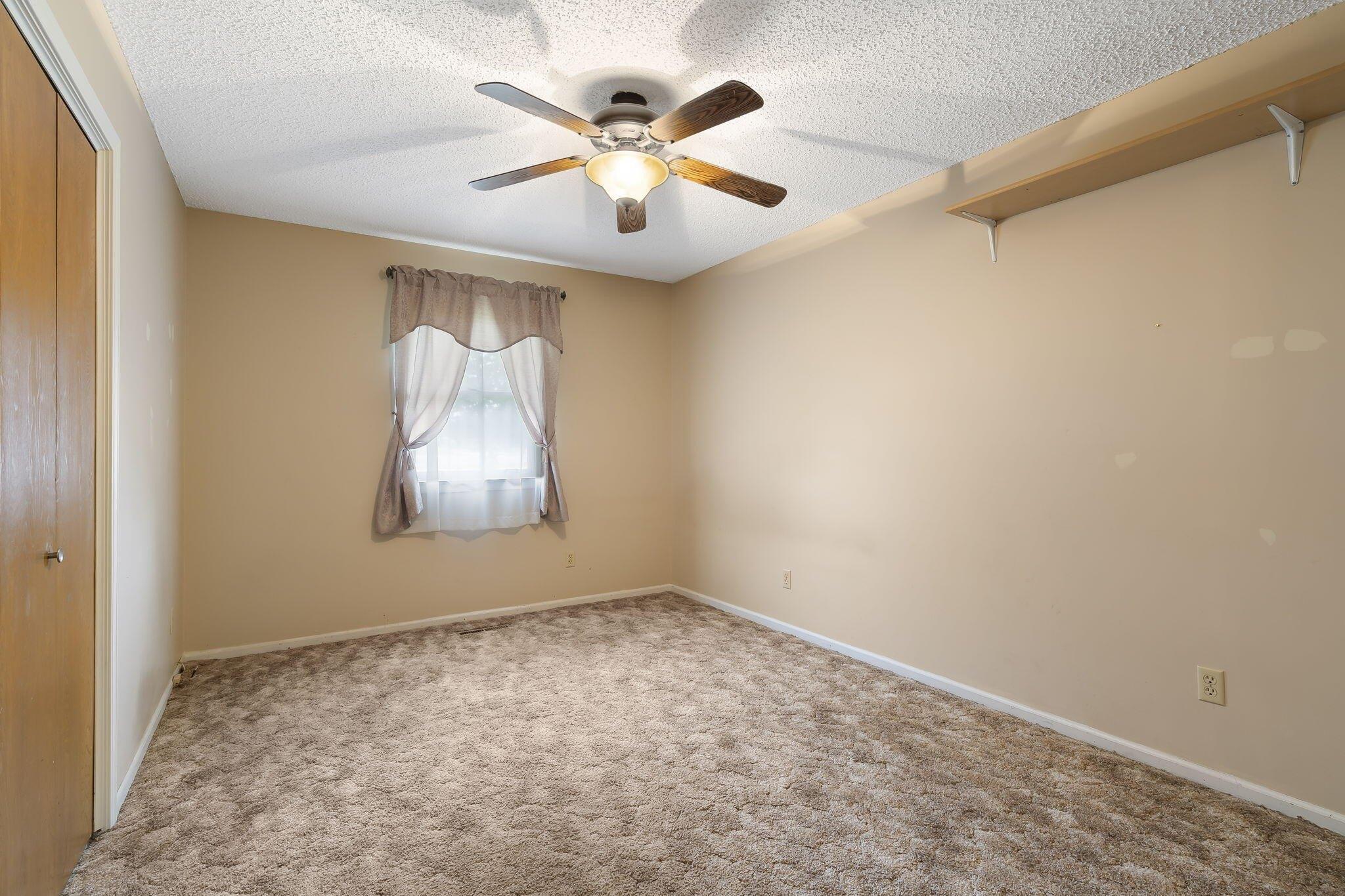N Locust St, Marshfield, MO 65706