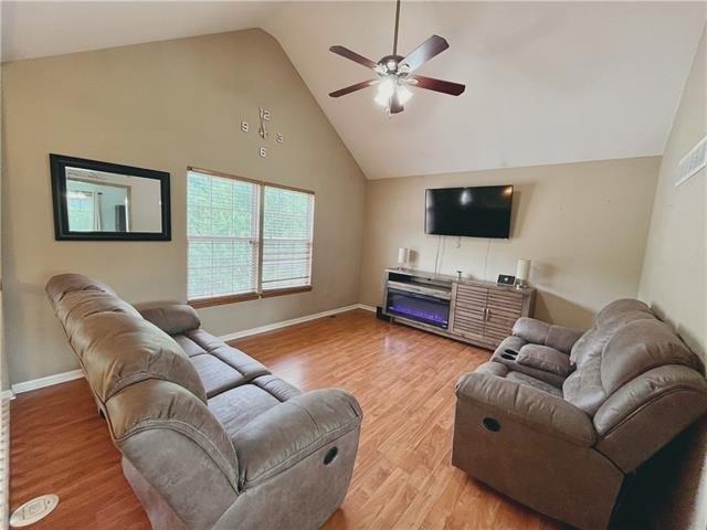 S Kisner Dr, Independence, MO 64056