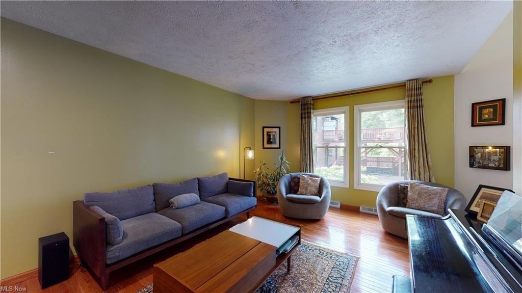 Mabel Ct, Cleveland, OH 44113