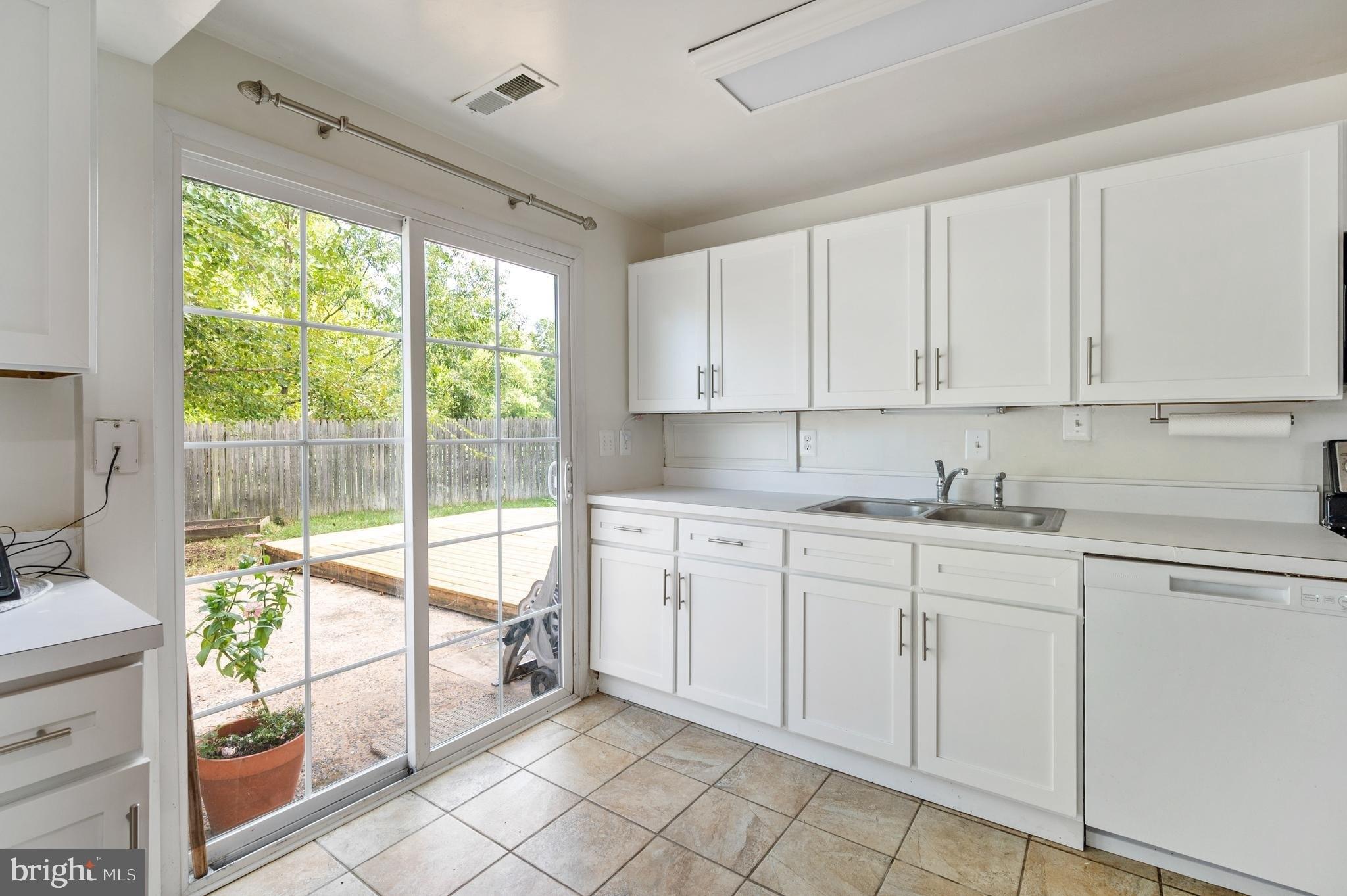 Alexis Ct, Woodbridge, VA 22191