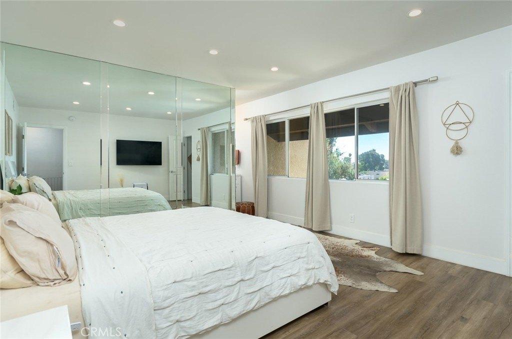 Via Roma, Burbank, CA 91504