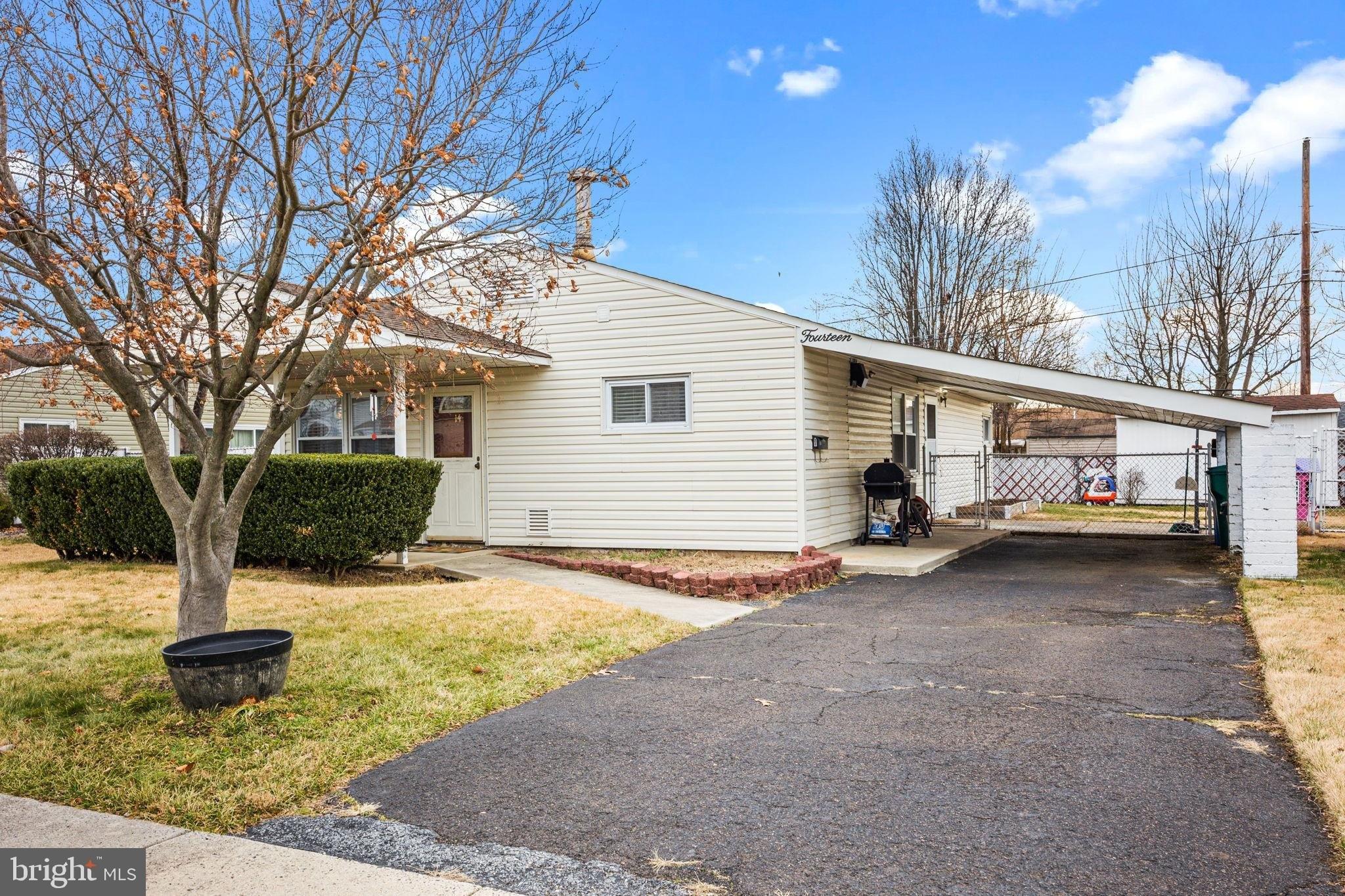 Dewberry Ln, Levittown, PA 19055