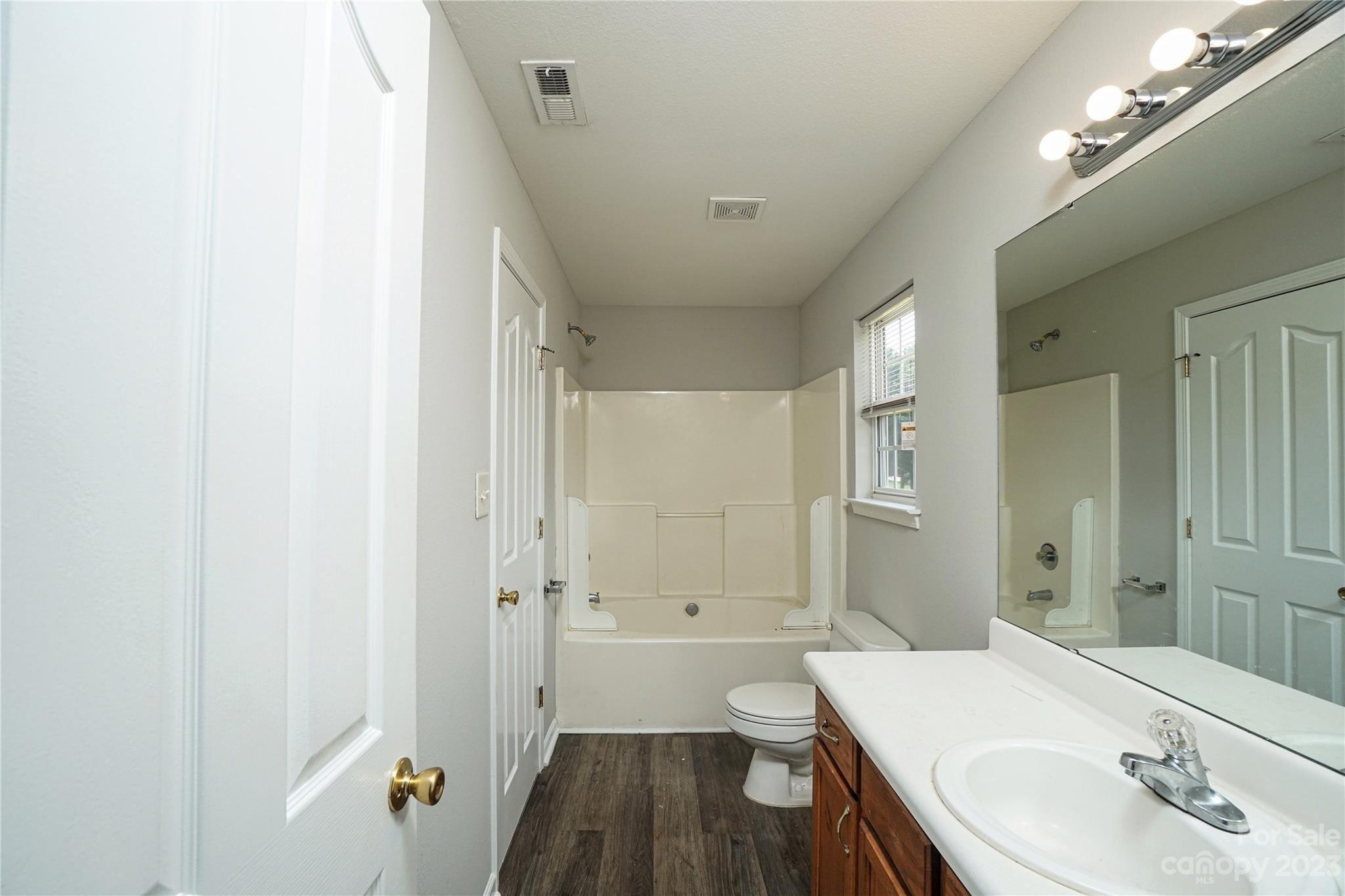 Oasis Ln, Charlotte, NC 28214