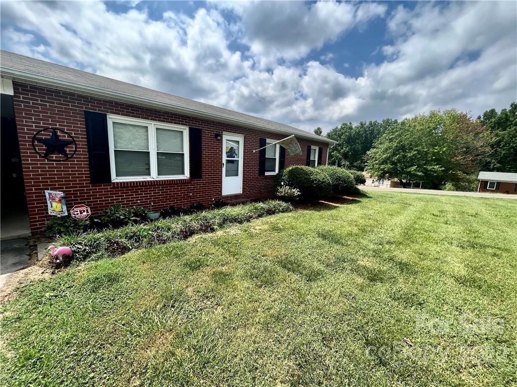 Lamesa Ct, Lenoir, NC 28645