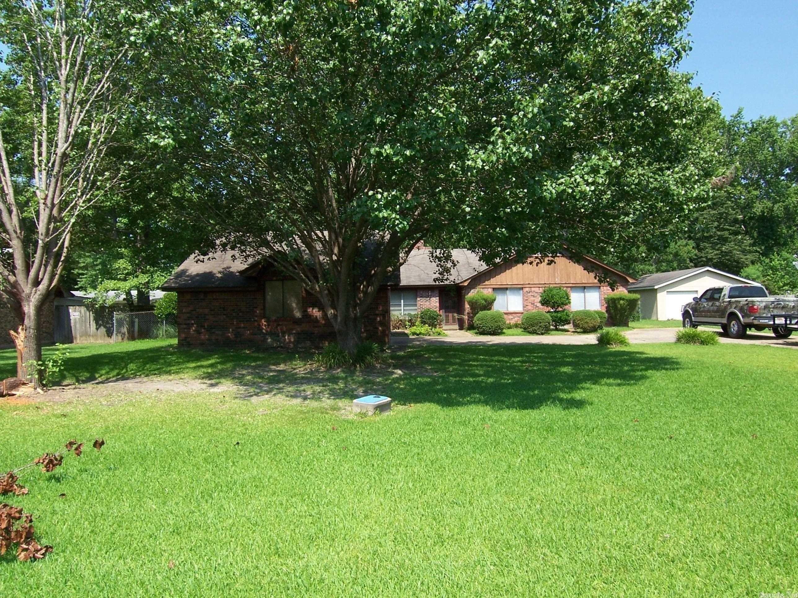 Walnut St, Crossett, AR 71635
