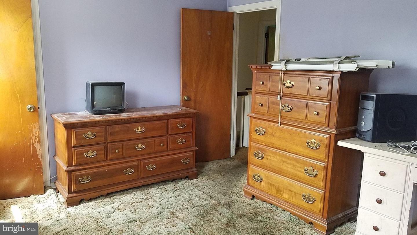 Grace Rd, Upper Darby, PA 19082