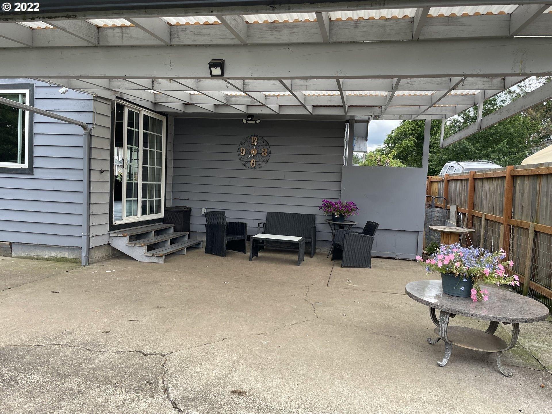 Ridings Ave, Molalla, OR 97038