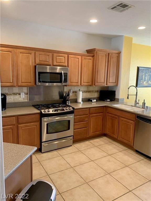 Rue Montpellier Ave, Henderson, NV 89044