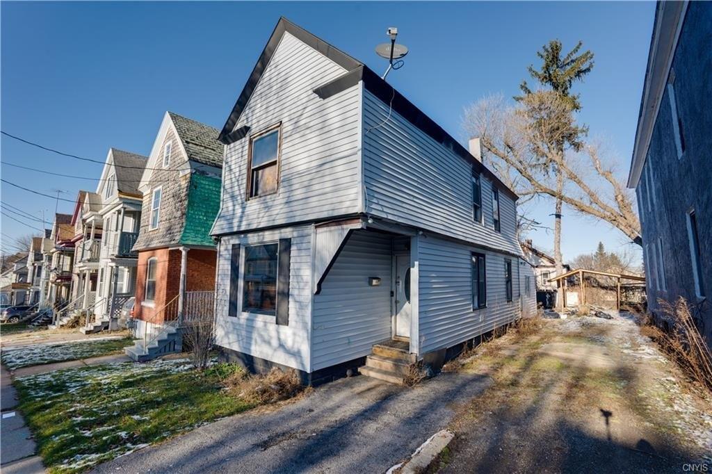 Waverly Pl, Utica, NY 13502