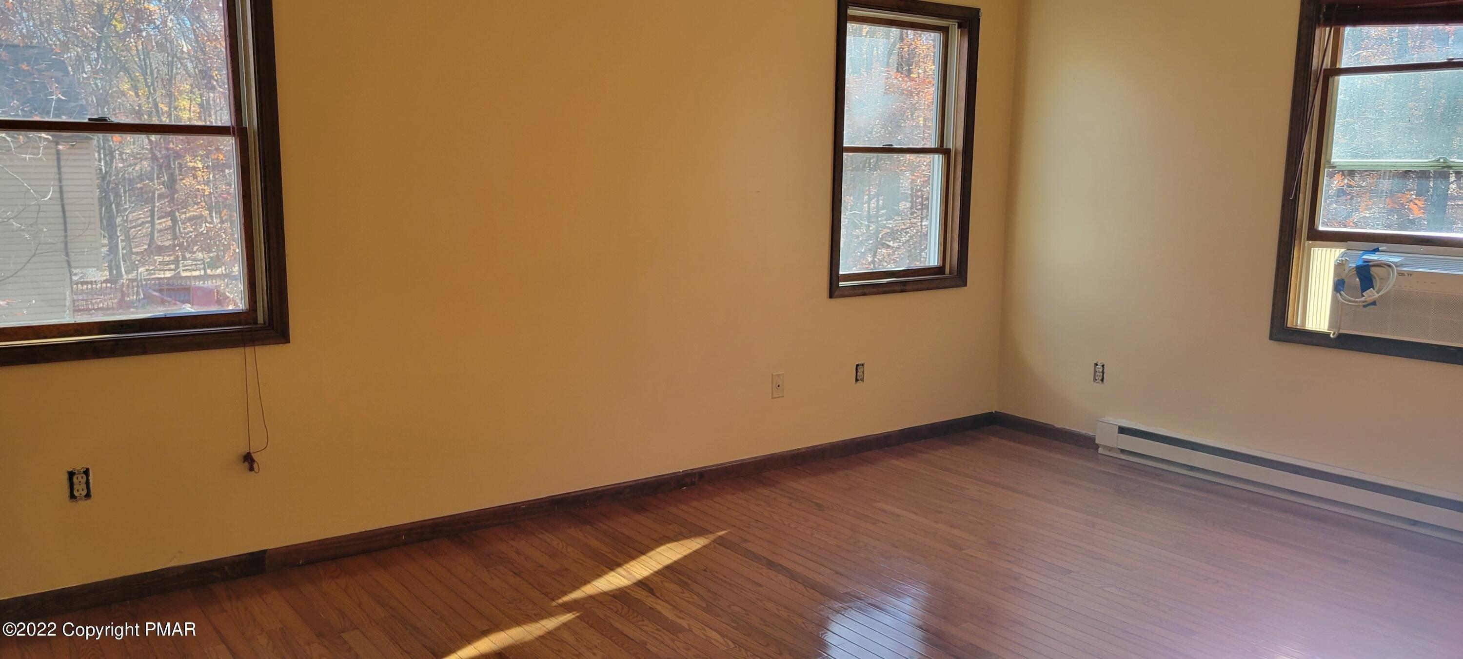 Kensington Dr, East Stroudsburg, PA 18301