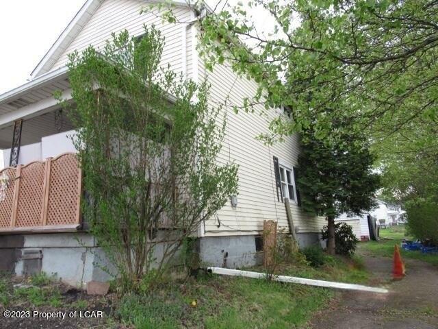Sanderson St, Throop, PA 18512