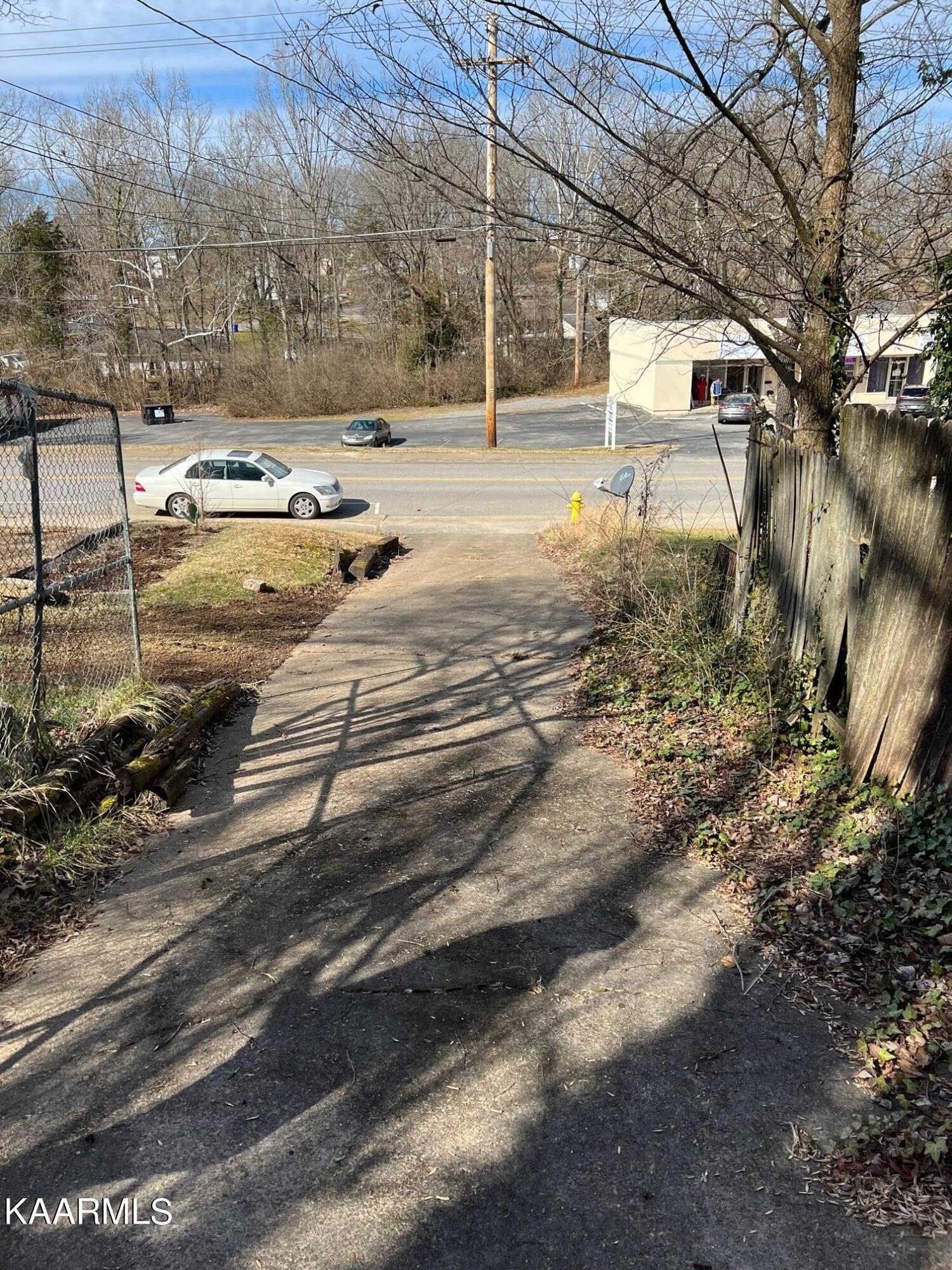 Manhattan Ave, Oak Ridge, TN 37830