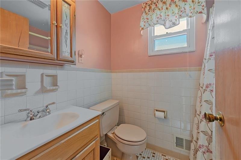 Blossom Dr, Pittsburgh, PA 15236