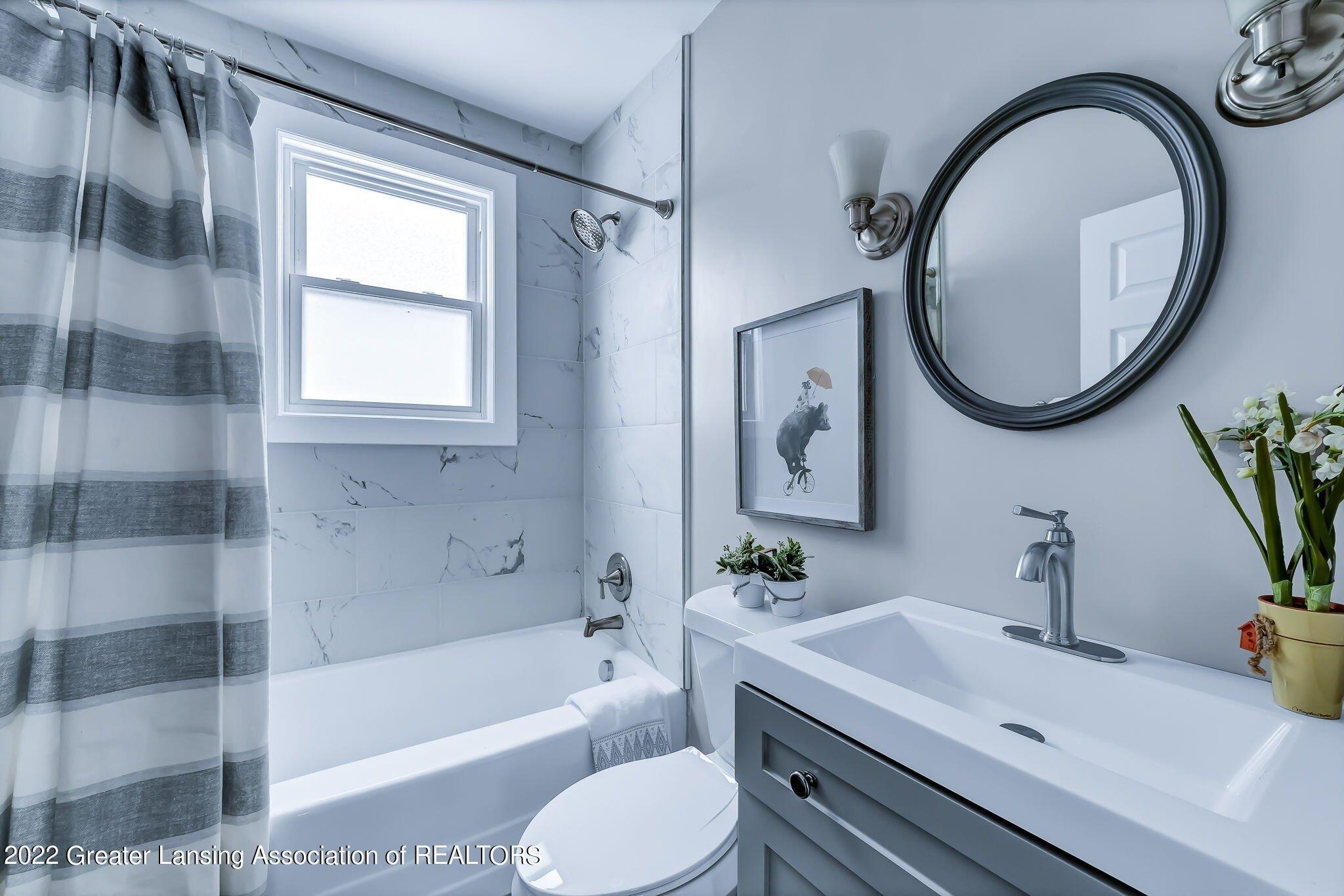 Seymour Ave, Lansing, MI 48906