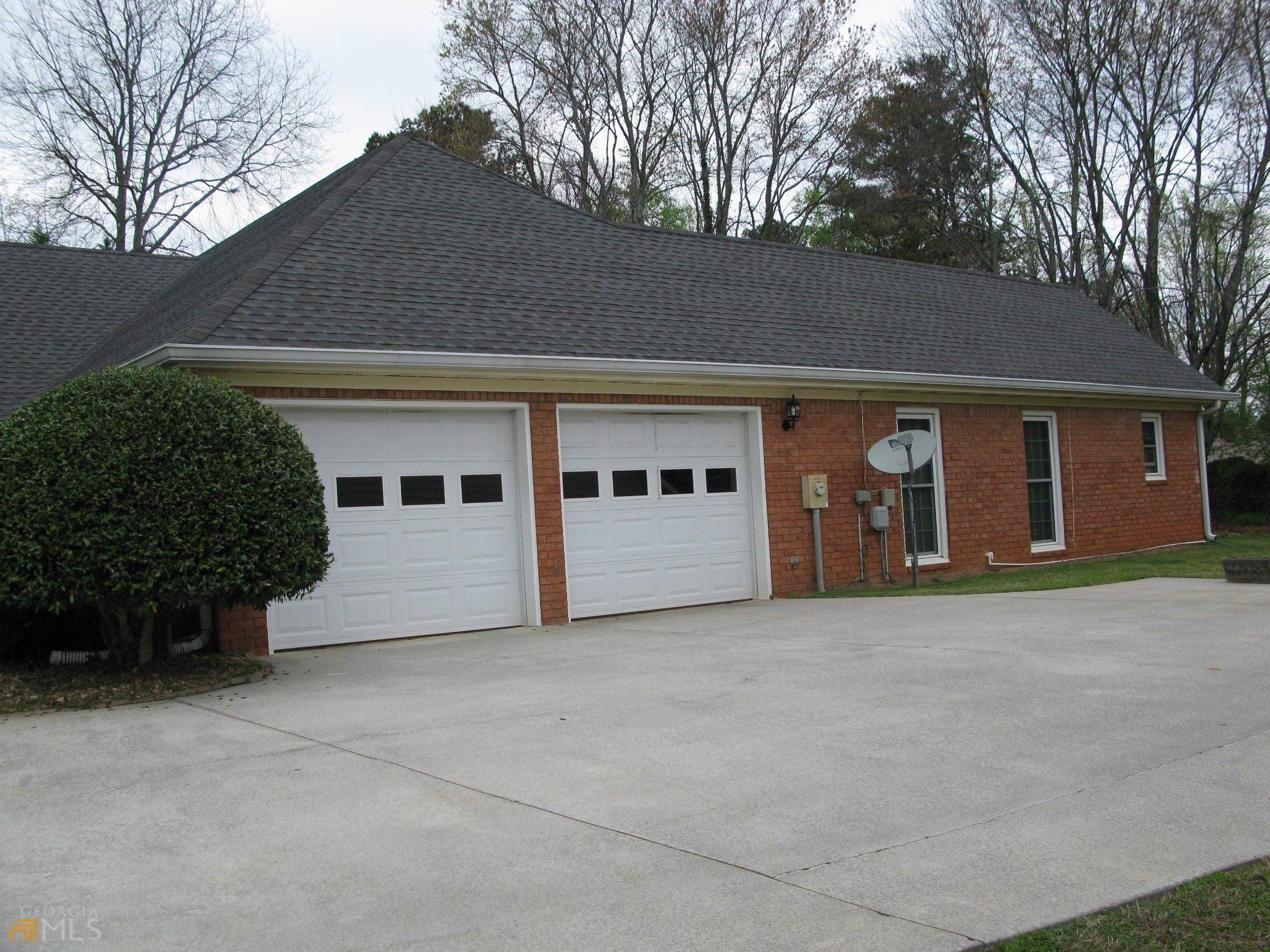 Heritage Lake Dr, Fayetteville, GA 30214
