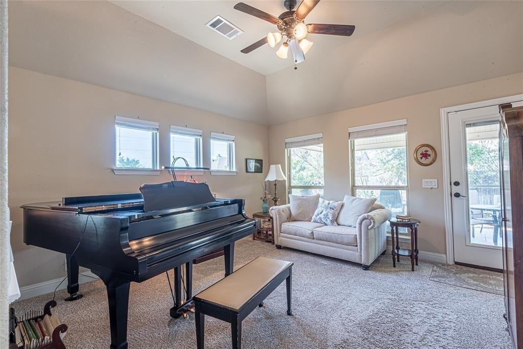 Lindentree Dr, Weatherford, TX 76086
