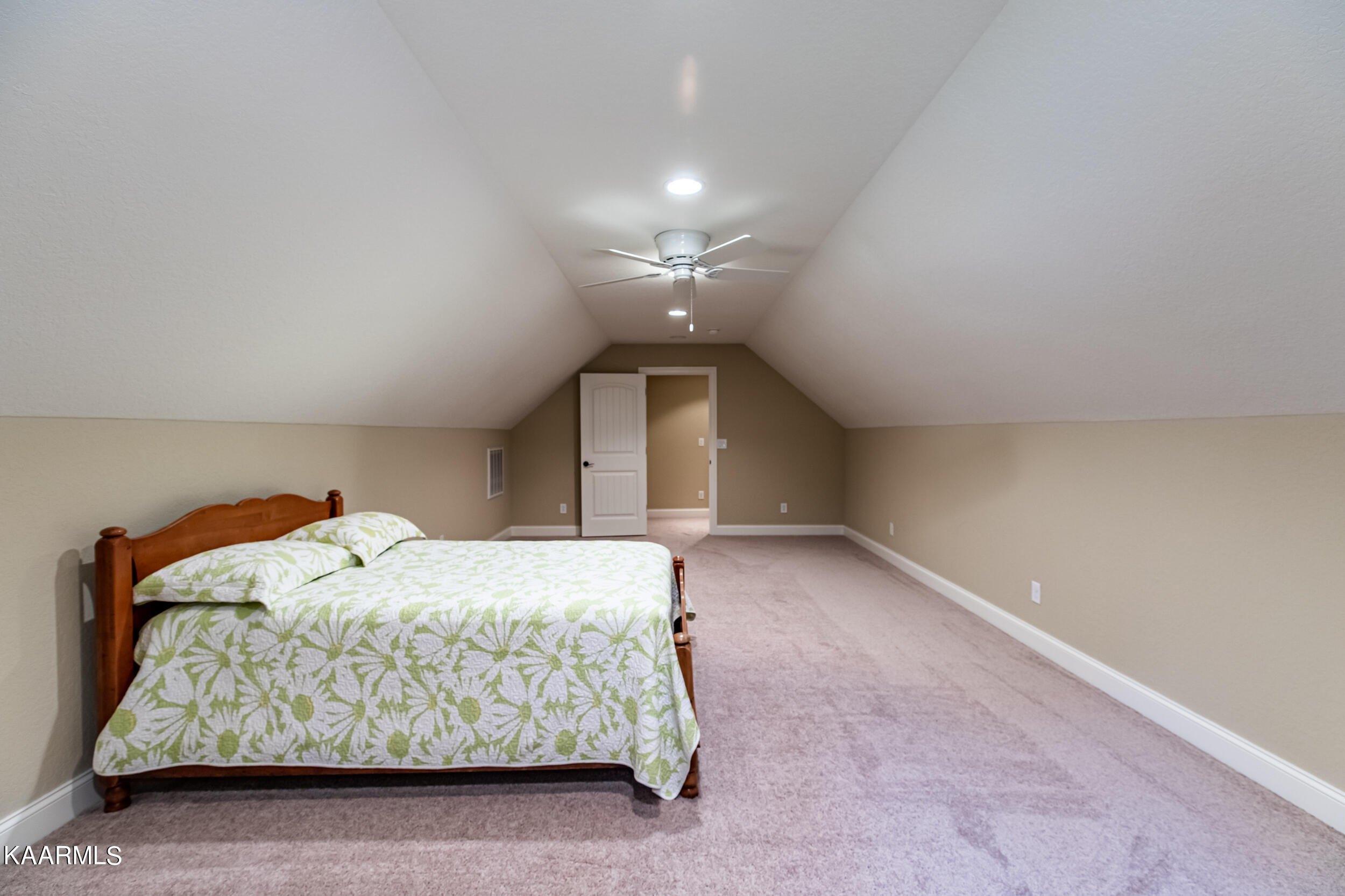 Foxridge Ln, Caryville, TN 37714