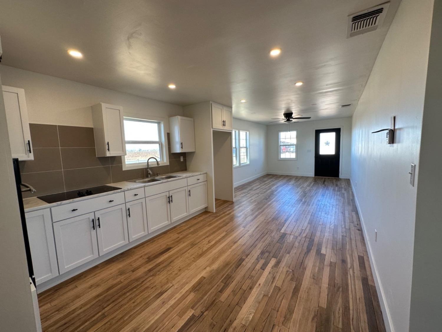 9th St, Levelland, TX 79336