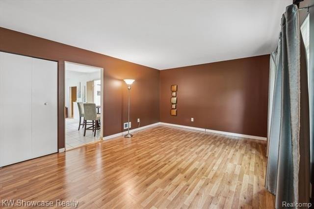 Cheryl Dr, Commerce Township, MI 48382