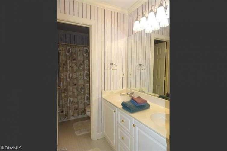 Grandview Club Rd, Pfafftown, NC 27040
