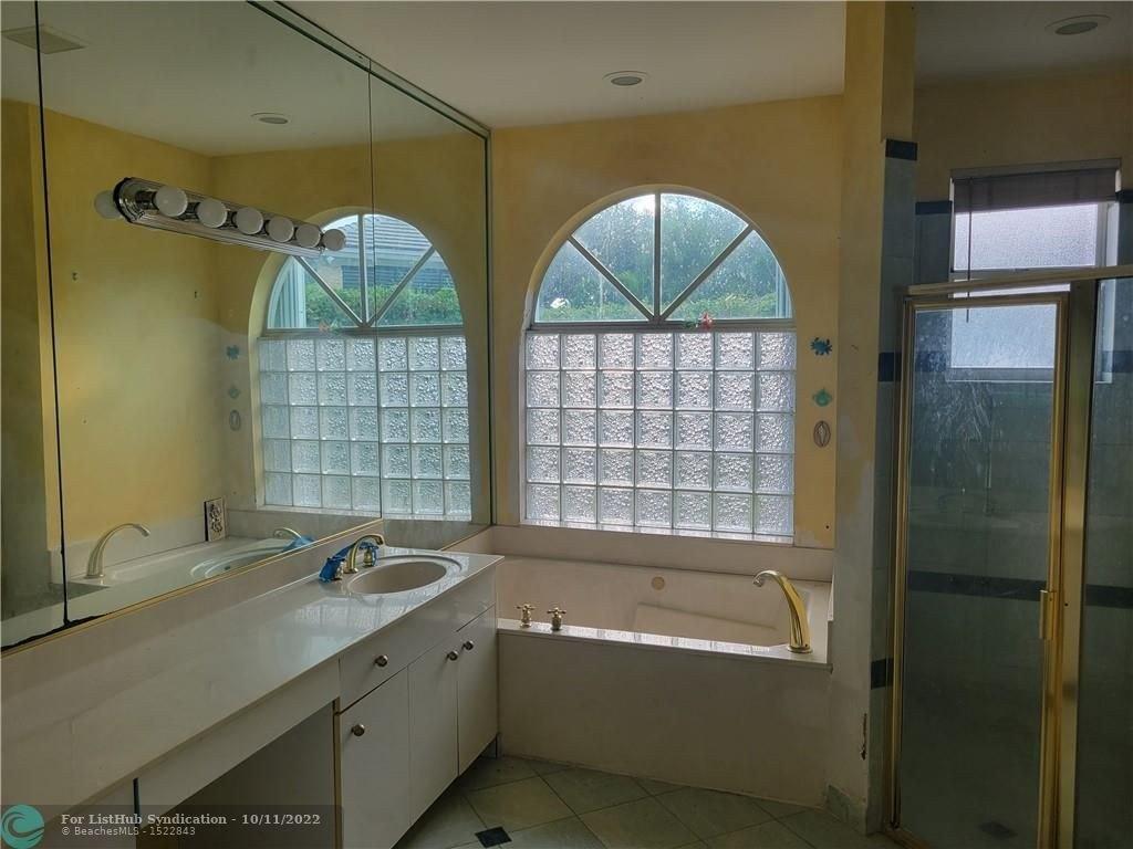 Lakewood Dr, Weston, FL 33332