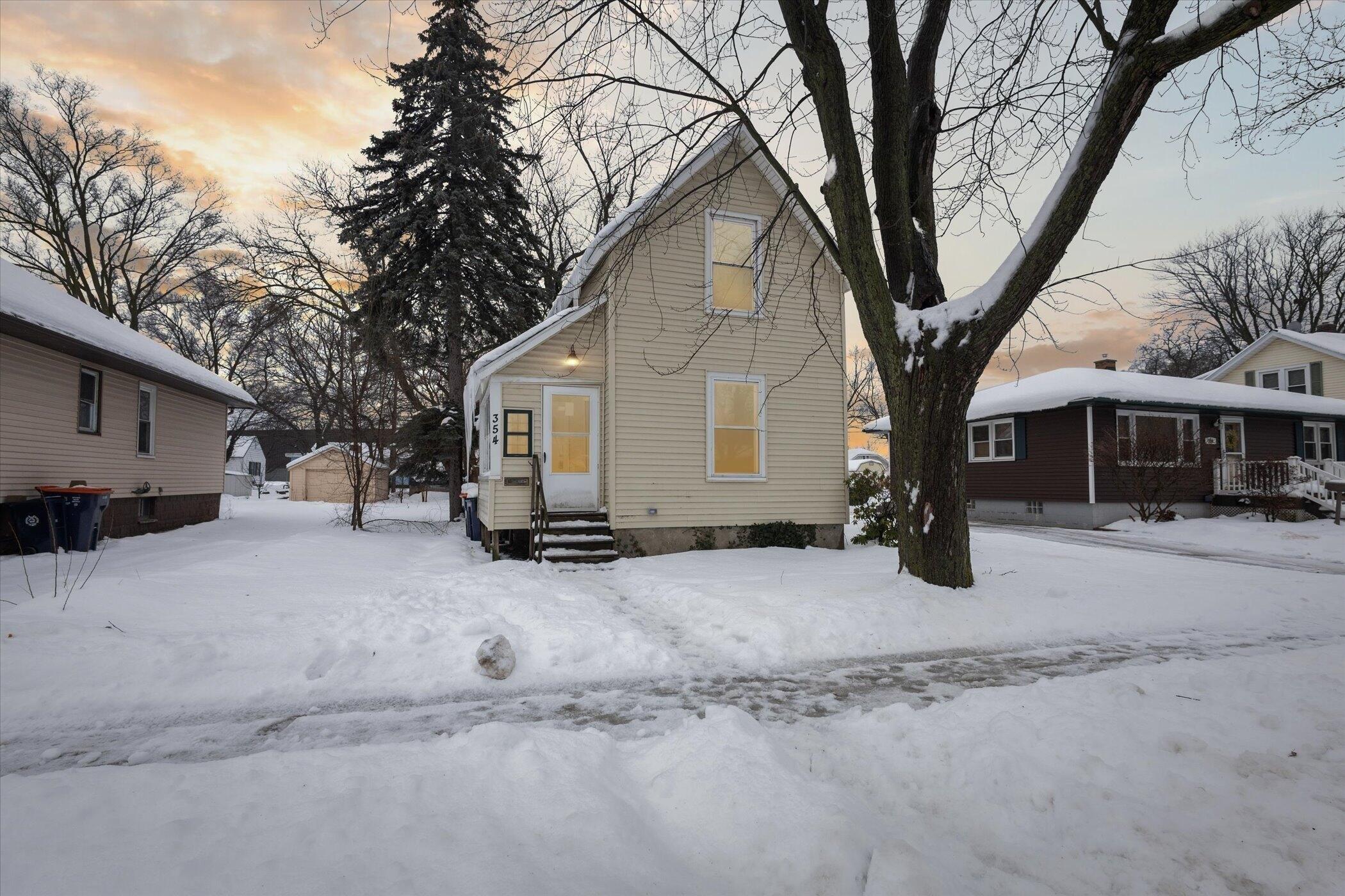 W 21st St, Holland, MI 49423