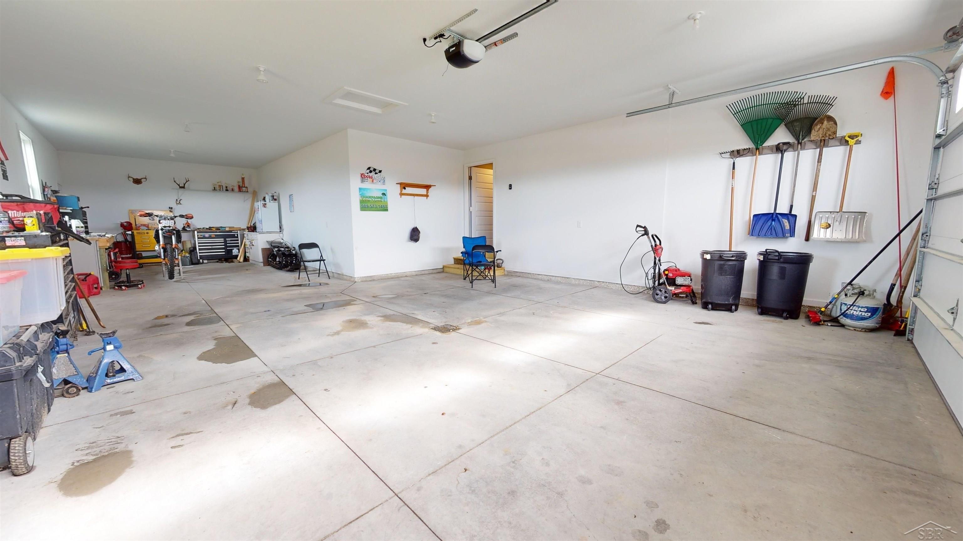 Sarle Rd, Freeland, MI 48623