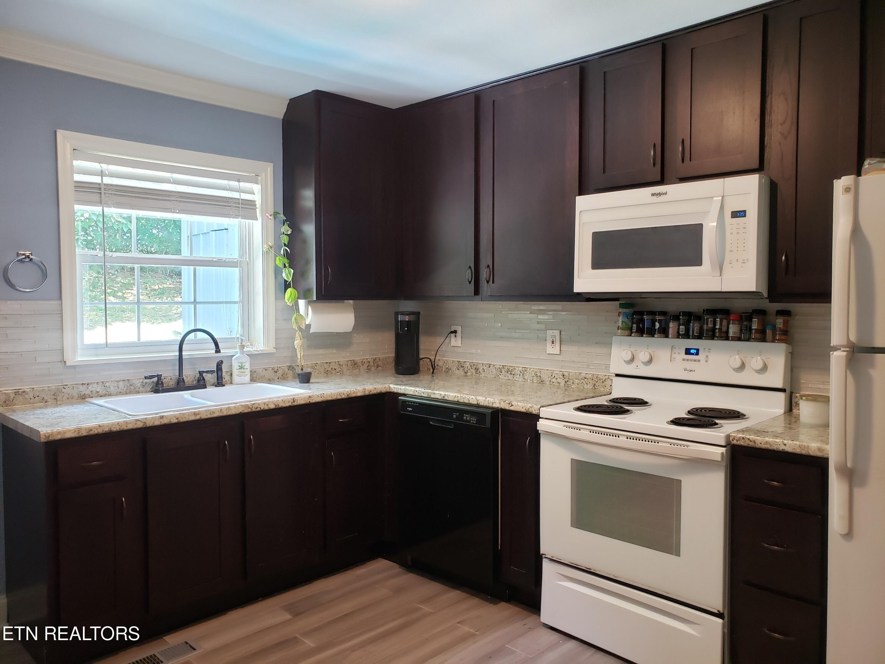 Leatherwood Dr, Maryville, TN 37803