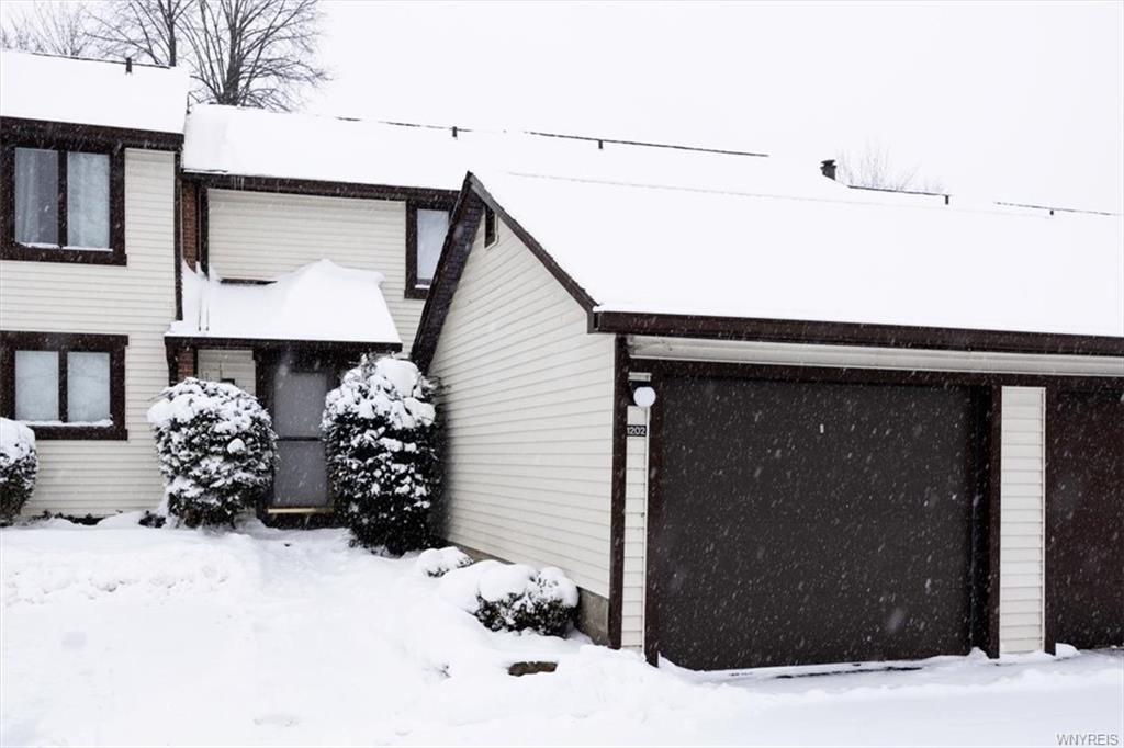Charlesgate Cir, East Amherst, NY 14051