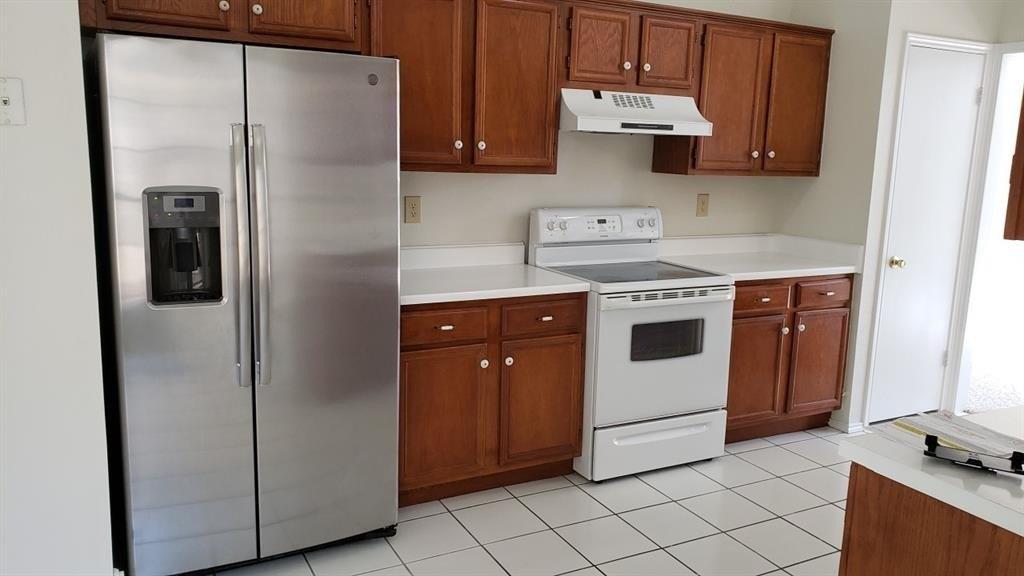 Manhassett Dr, Arlington, TX 76018