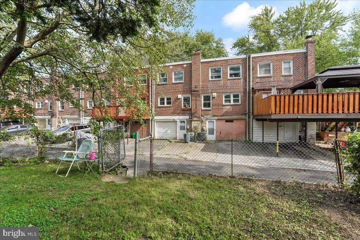 Taylor Dr, Folcroft, PA 19032