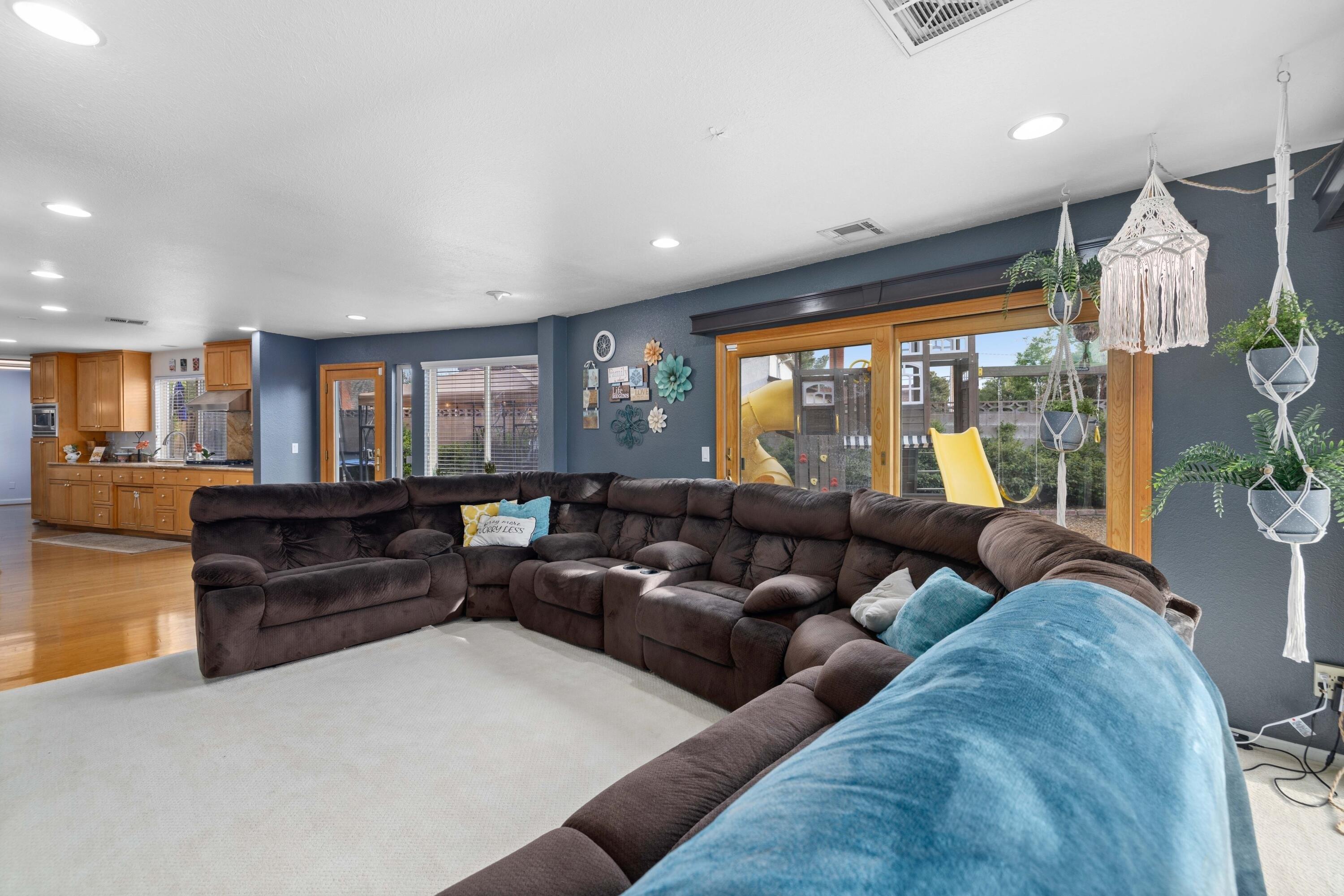 16th Pl W, Lancaster, CA 93534