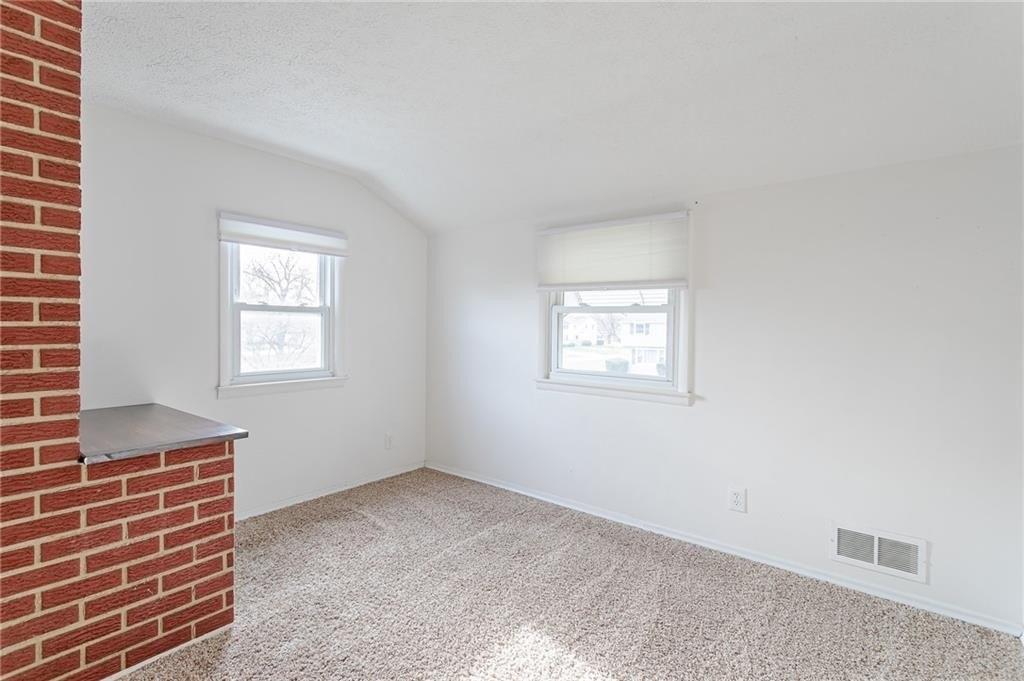 Vinedale Ave, Rochester, NY 14622