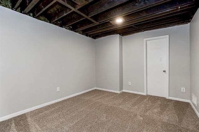 Betsy Ct, Smithville, MO 64089