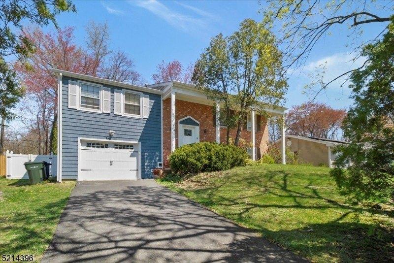 New Castle Ln, Willingboro, NJ 08046