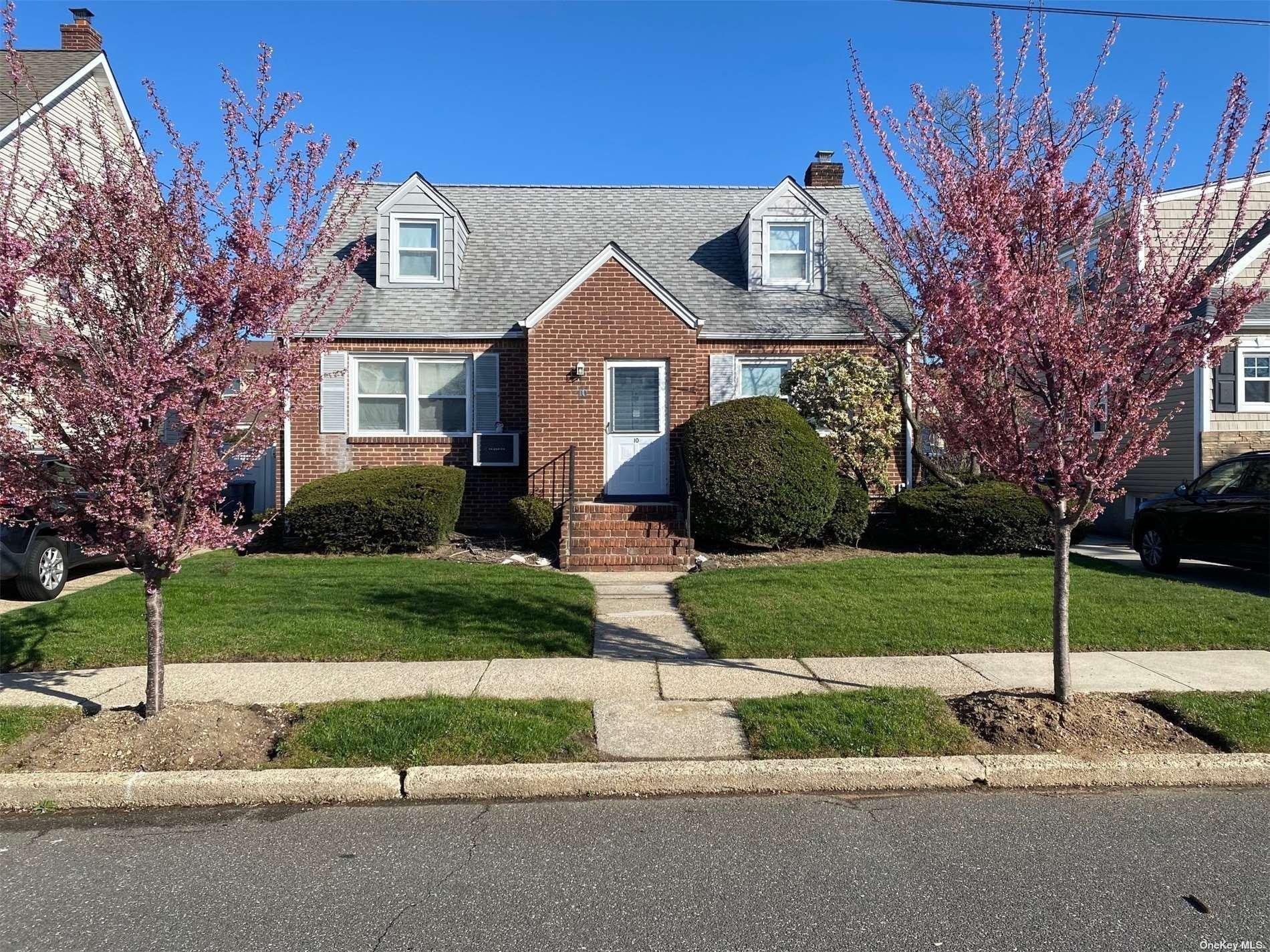 Dorothy Pl, Lynbrook, NY 11563