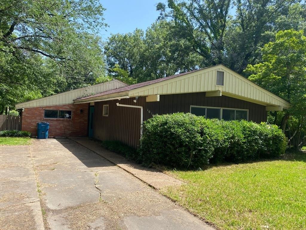 Lynn Ave, Clarksdale, MS 38614