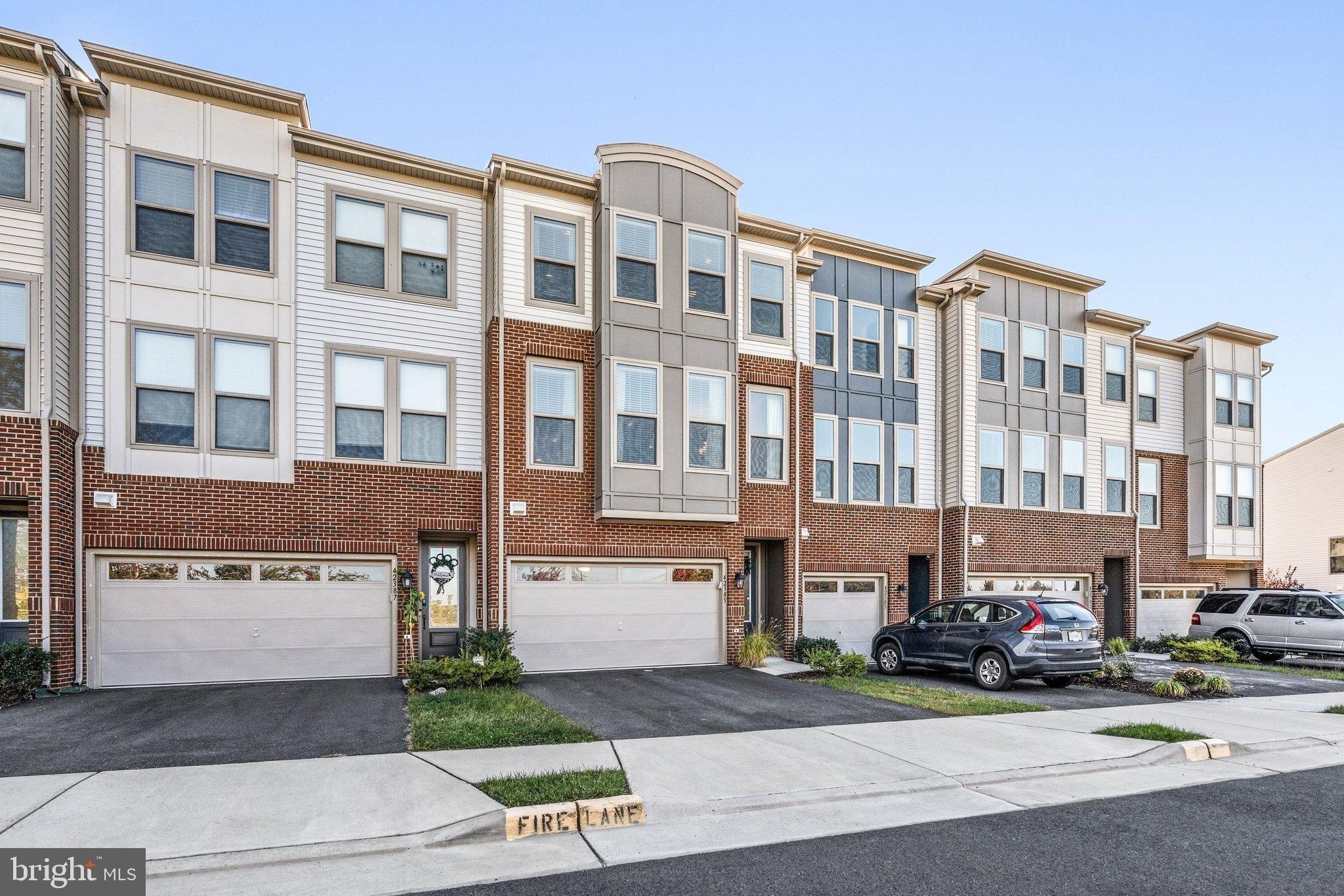 Dogwood Glen Sq, Sterling, VA 20166