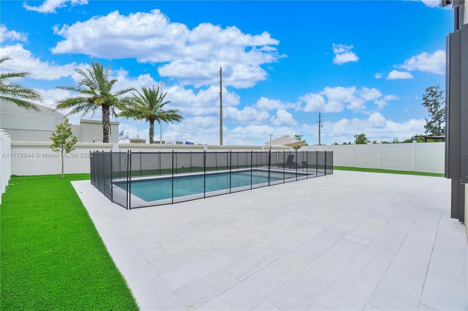 W 35th Way, Hialeah, FL 33018
