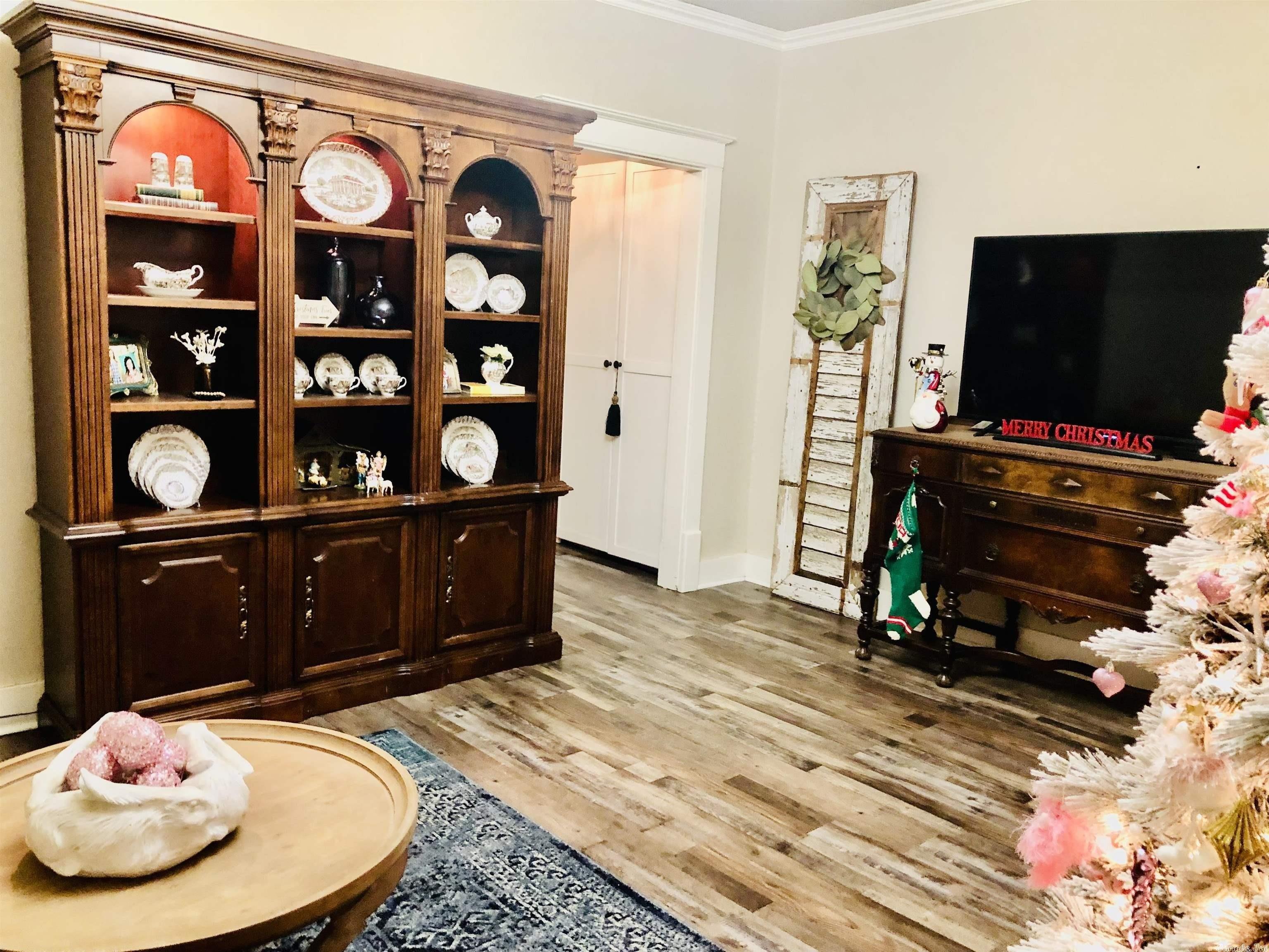 W Ash St, Lonoke, AR 72086