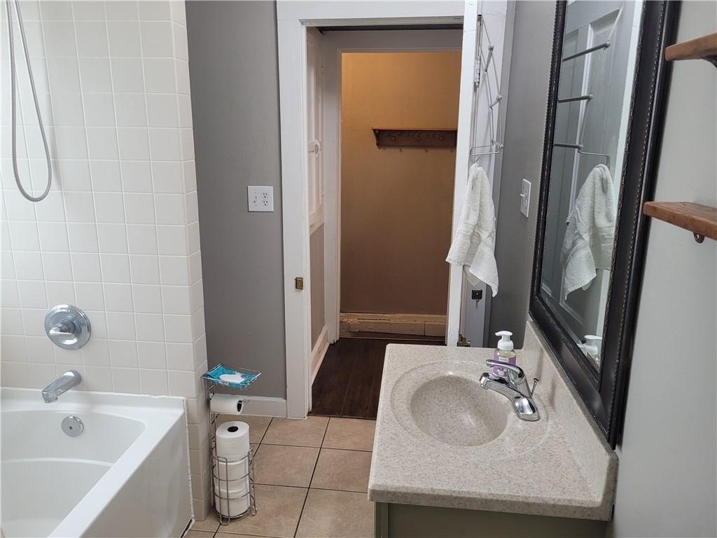 W Green St, Winterset, IA 50273