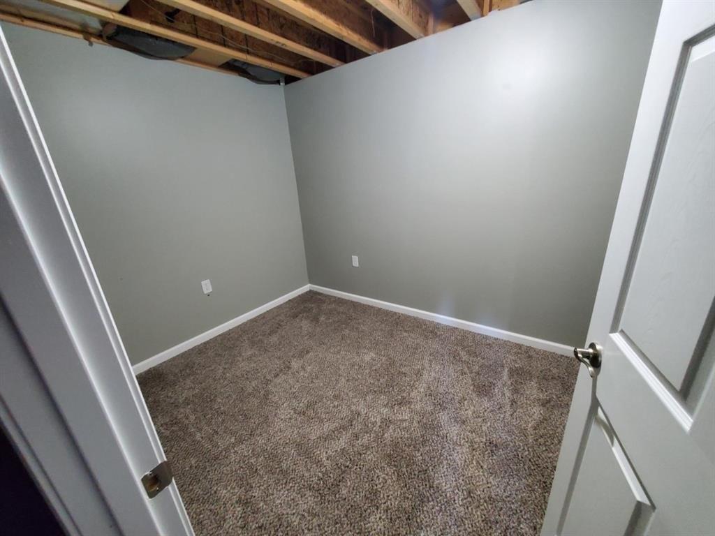 S Q Ave, Vinton, IA 52349