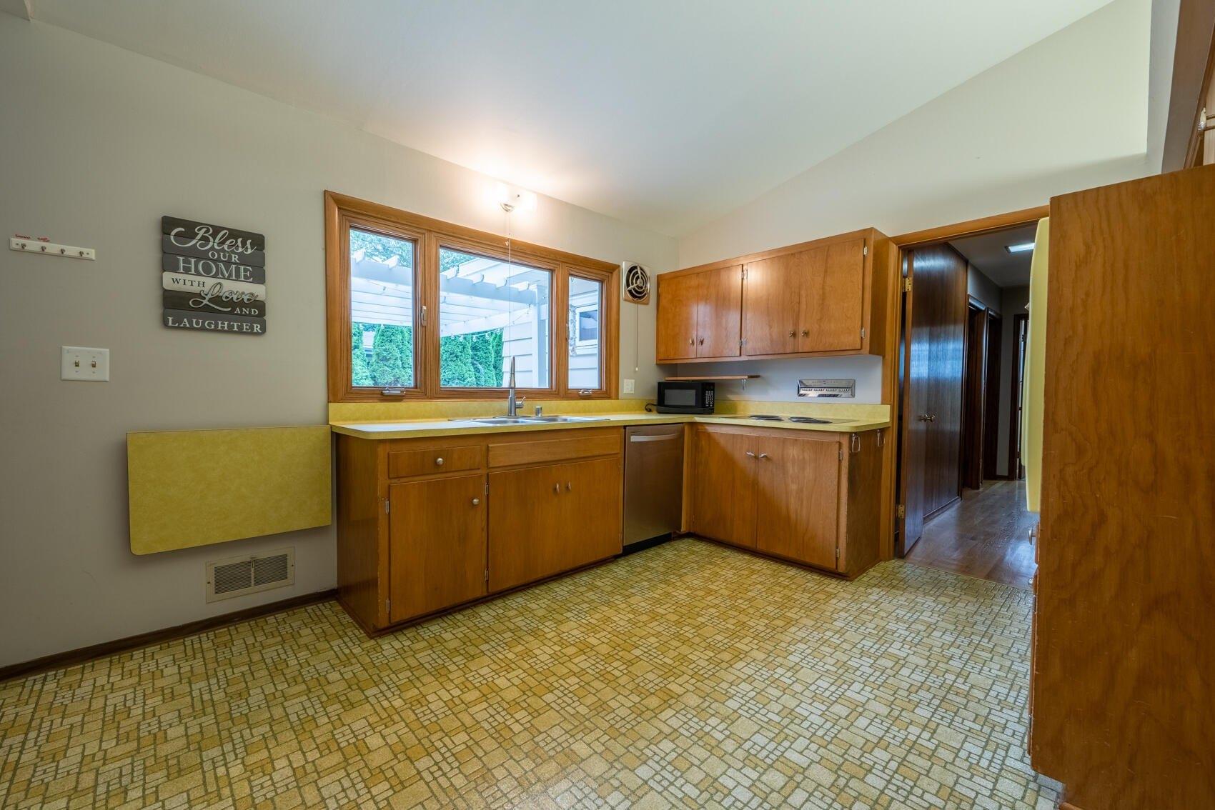 Northway, Greendale, WI 53129