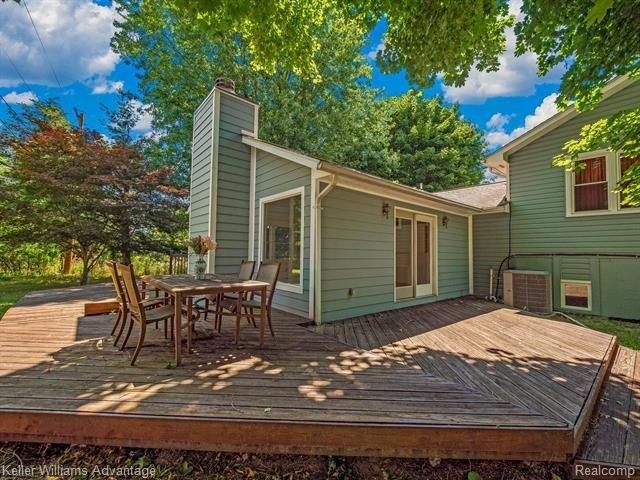 Cooley Lake Rd, White Lake, MI 48383