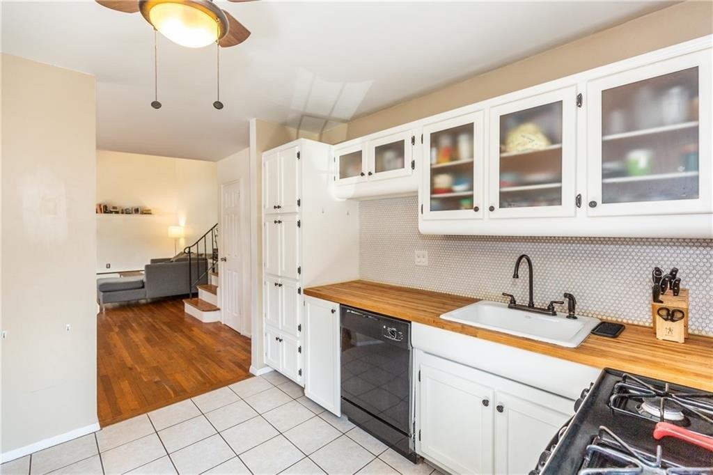 Glenbrook Rd, Warwick, RI 02889